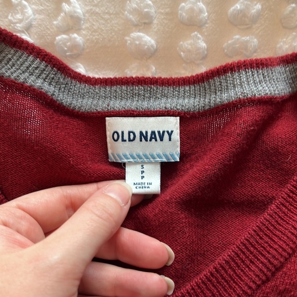 Old Navy Men's V-Neck Sweater in Red Size Small - Picture 4 of 5